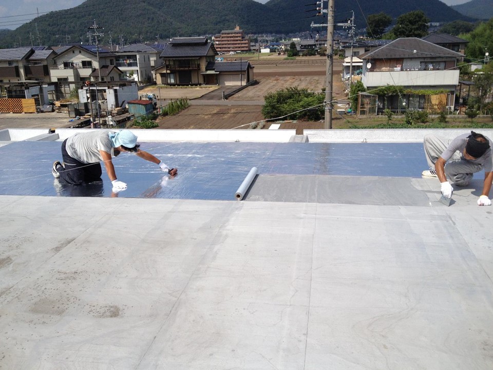 自社事務所の屋上に採用